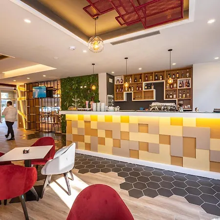 Ponari S Ξενοδοχείο 4*