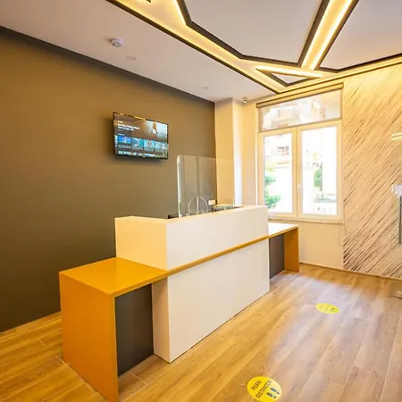 Otel Ponari S Kryemëdhej