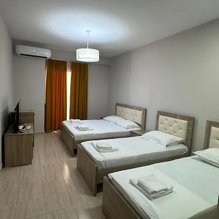 Ponari S Hotell